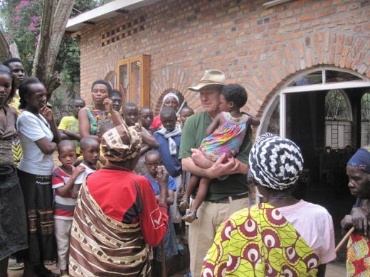 Kunigo Hermano Jono Šulco gyvenimo patirtis, gyvenimas Ruandoje, Genocidas, jaunimo sodybos įkūrimas